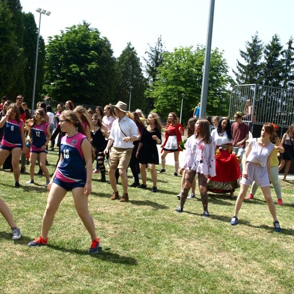 OLYMPUS DIGITAL CAMERA