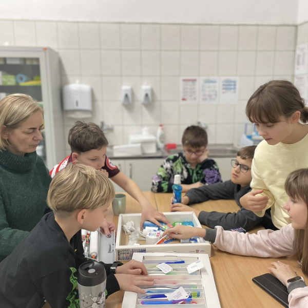 Grupa Zdrowi i Pogodni z wizytą w jasielskim Medyku